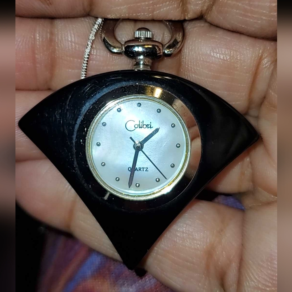 RARE🗝Vtg Colibri Black Quartz & Mother Of Pearl Pendant Watch Necklace.